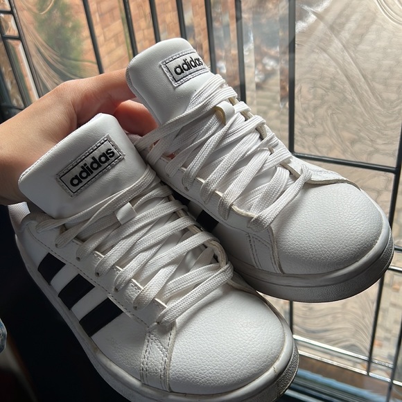 Ladies black and white classic adidas - Picture 5 of 6